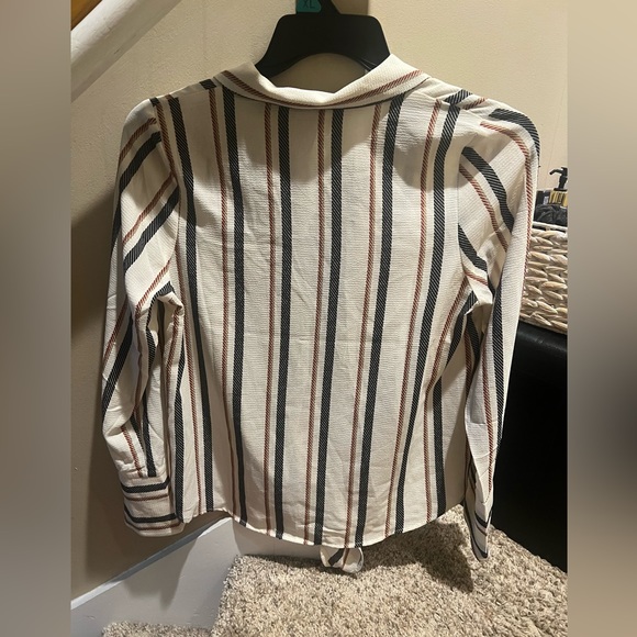 Button up blouse - Picture 2 of 2